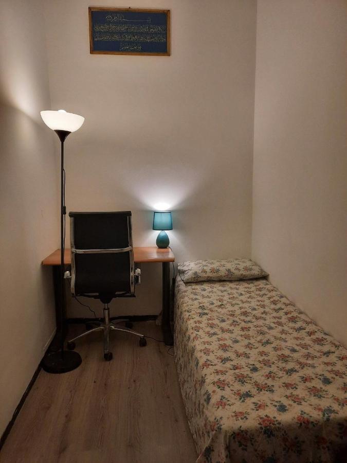 Nice And Quiet Accommodation In The City Center Milano Esterno foto